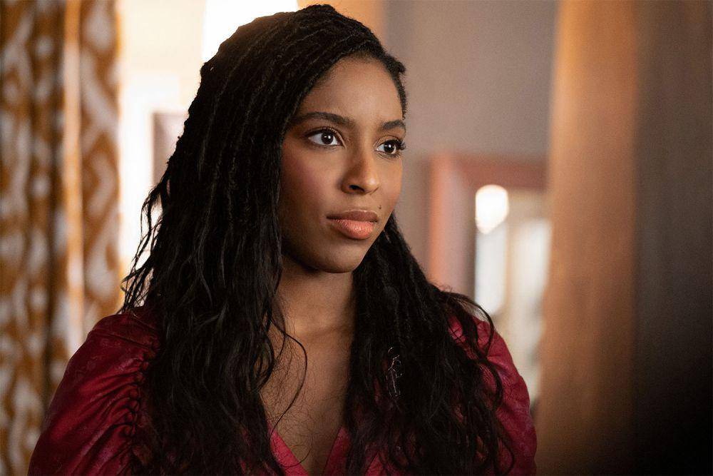 Jessica Williams dalam serial Shrinking (dok. Apple Studios/Shrinking)