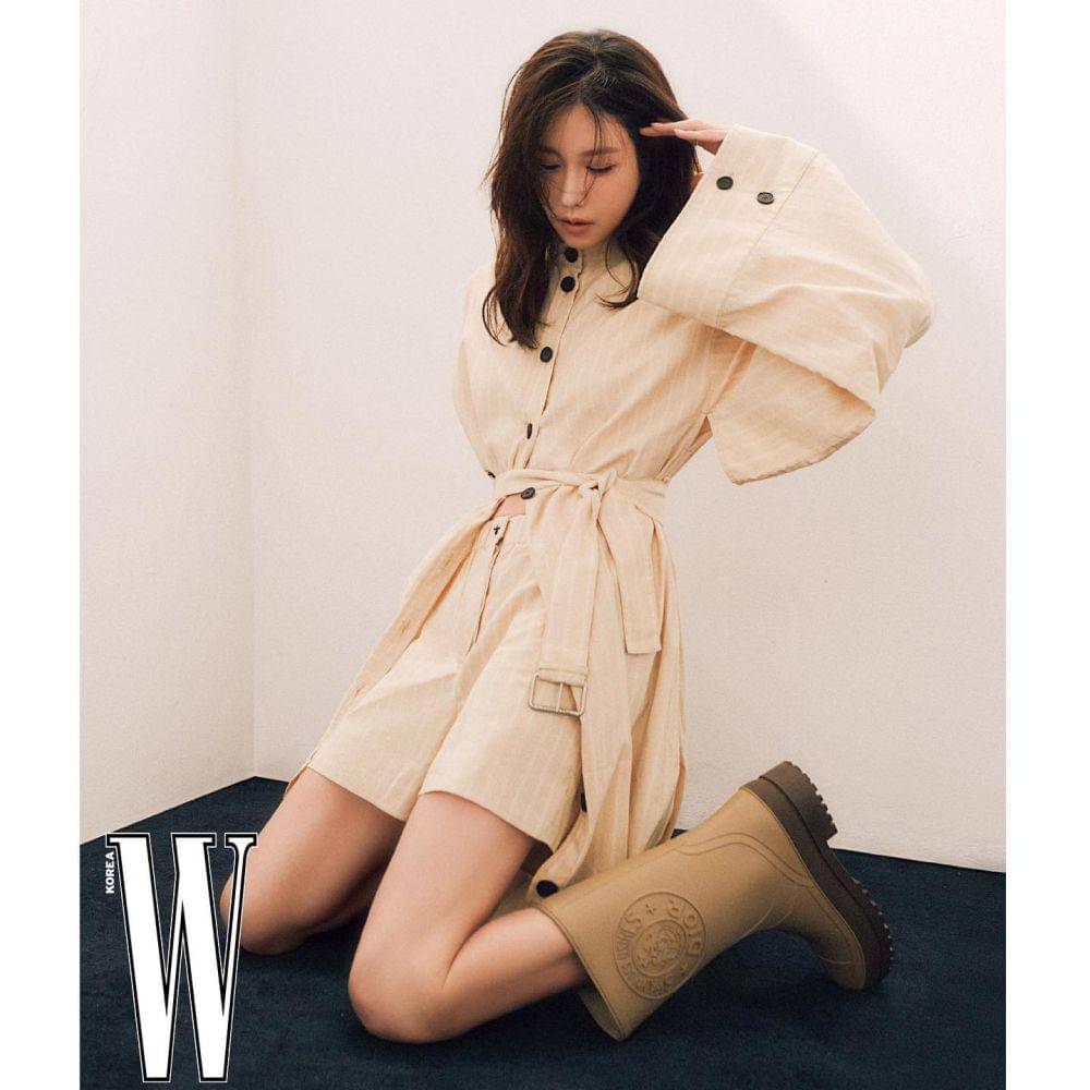 Lee Ji Ah (instagram.com/e.jiah)