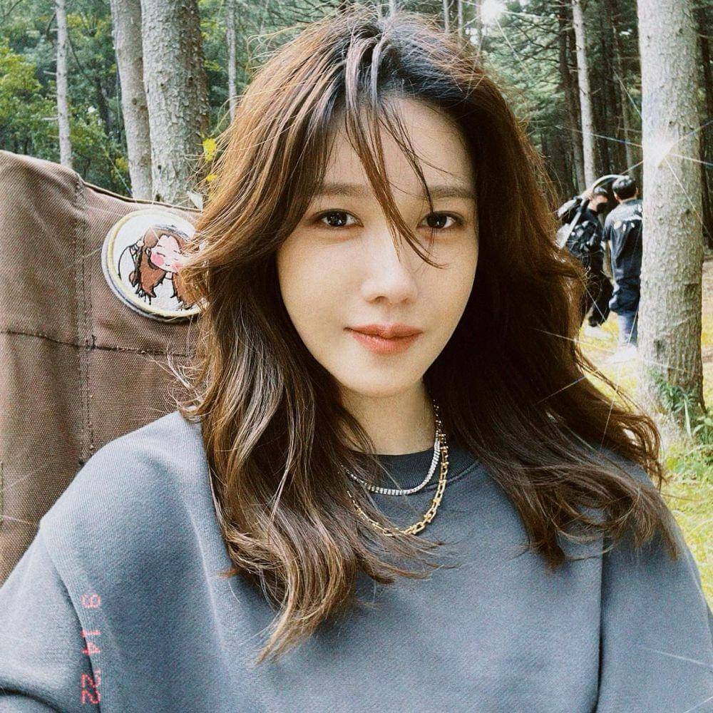 Lee Ji Ah (instagram.com/e.jiah)