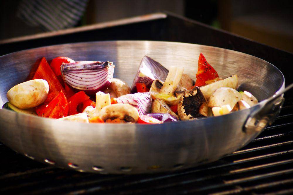 ilustrasi memasak daging (pixabay.com/markusluiga)