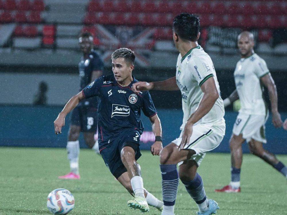 Arema FC saat menghadapi Persib Bandung pada putaran pertama di Liga 1 Indonesia 2023/2024. (instagram.com/aremafcofficial)