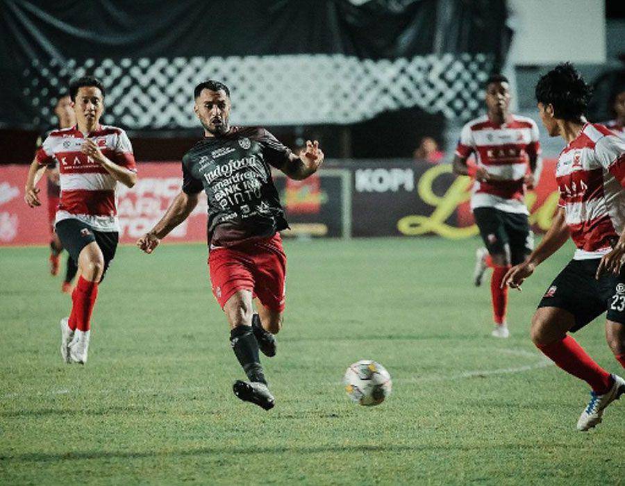 Brwa Nouri (tengah) saat bersama Bali United. (Instagram.com/brwanouri)