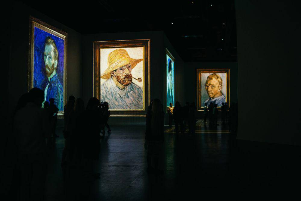 Pameran (unsplash.com/Redd F)