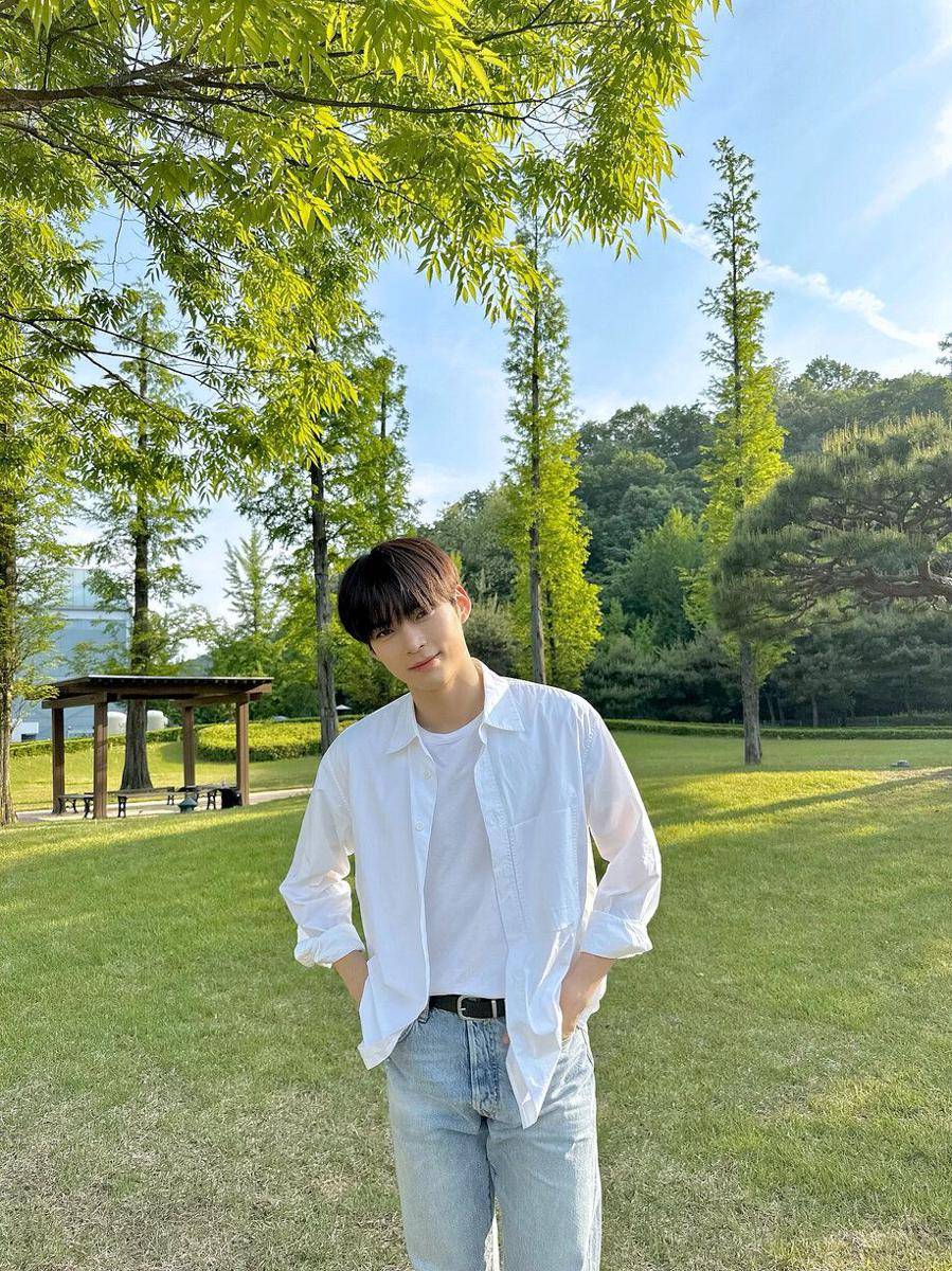 Sung Han Bin (twitter.com/ZB1_official)