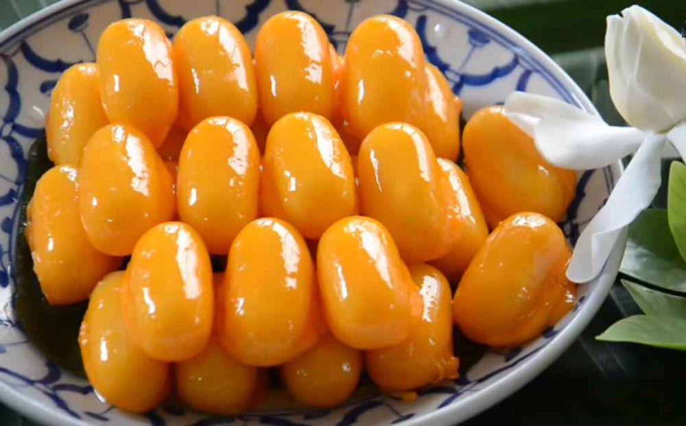 5 Makanan Kuning Telur Khas Thailand, Warna Emasnya Memikat!