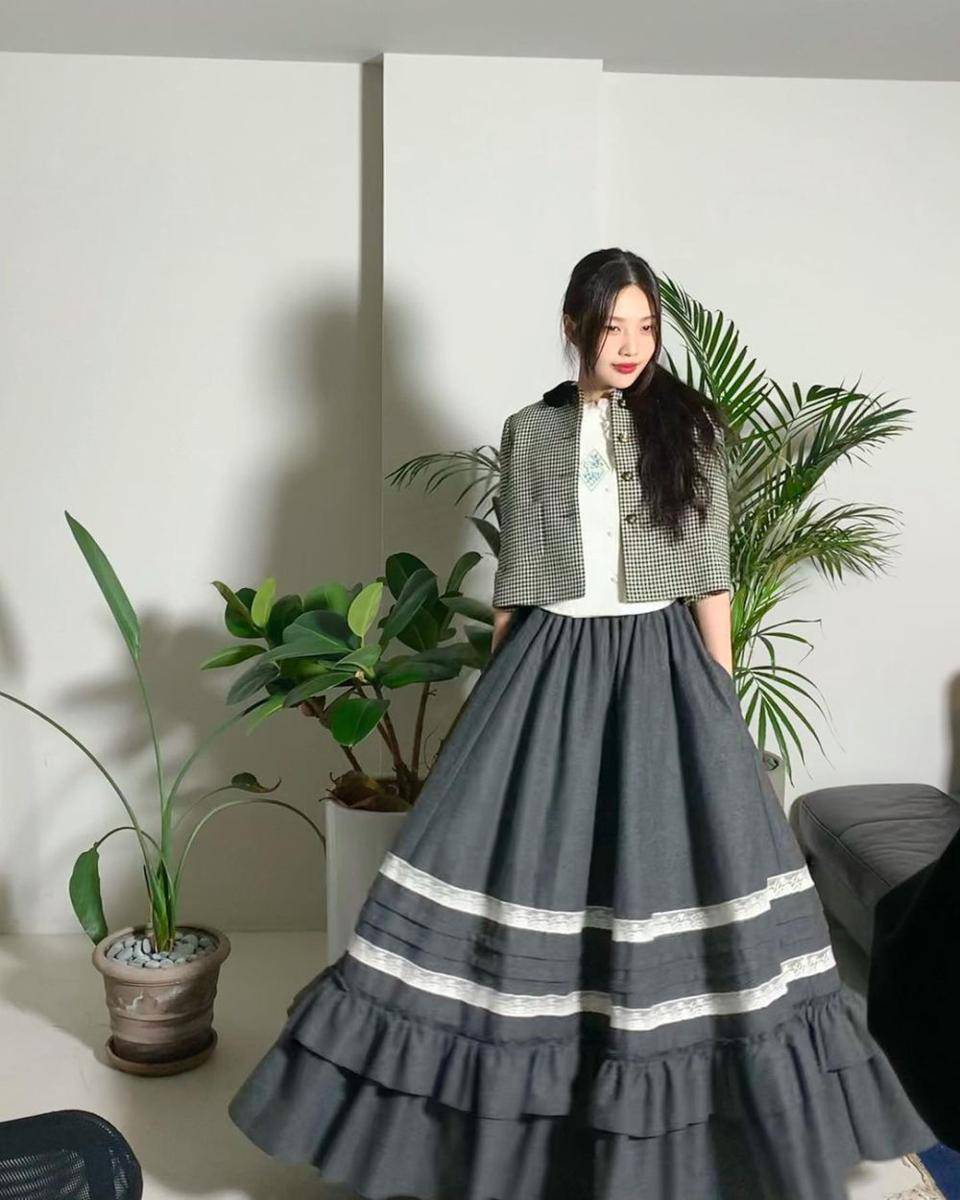 Ide padu padan blazer untuk outfit kuliah (instagram/_imyour_joy)
