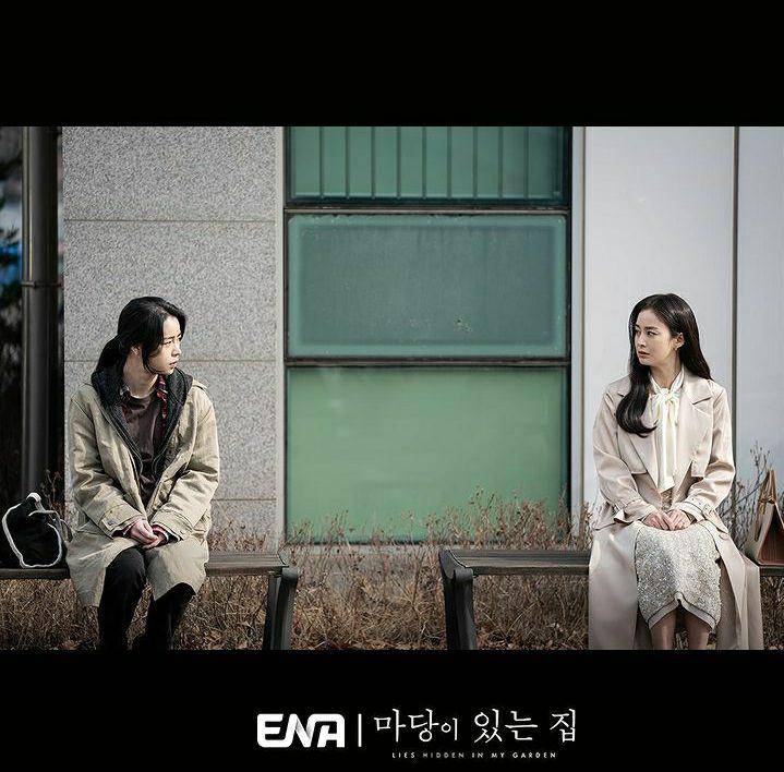 Lim Ji Yeon dan Kim Tae Hee di Lies Hidden in My Garden (instagram.com/channel.ena.d)