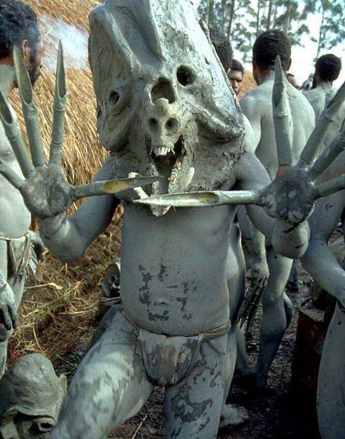 potret aneh seperti adegan di mimpi saat demam (facebook.com/Cursed Images)