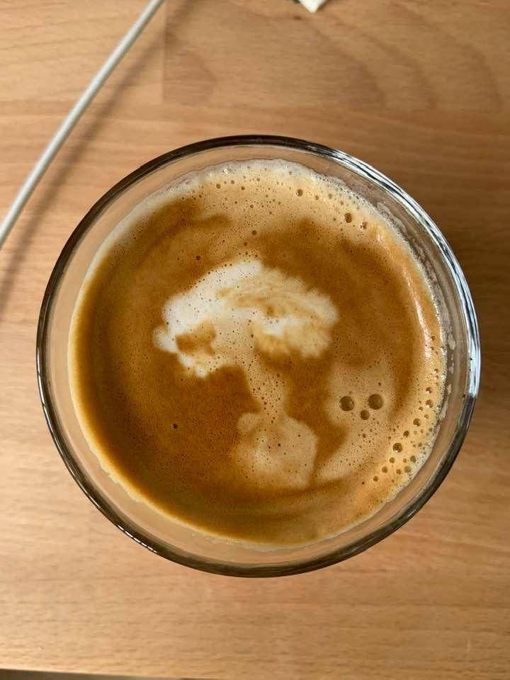 potret momen kocak pas pesan kopi (reddit.com/user/thatonedayinmay)