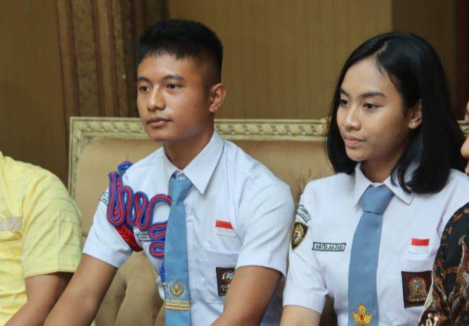 Agita Nazara dan Frans Timothy Prawira Siallagan, dua pelajar terpilih menjadi Anggota Paskibraka Nasional 2023 perwakilan Lampung. (Dok. Pemprov Lampung).