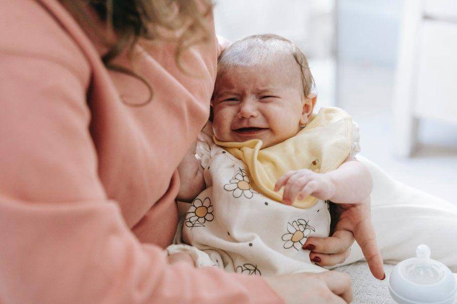 ilustrasi bayi menangis (pexels.com/Sarah Chai)