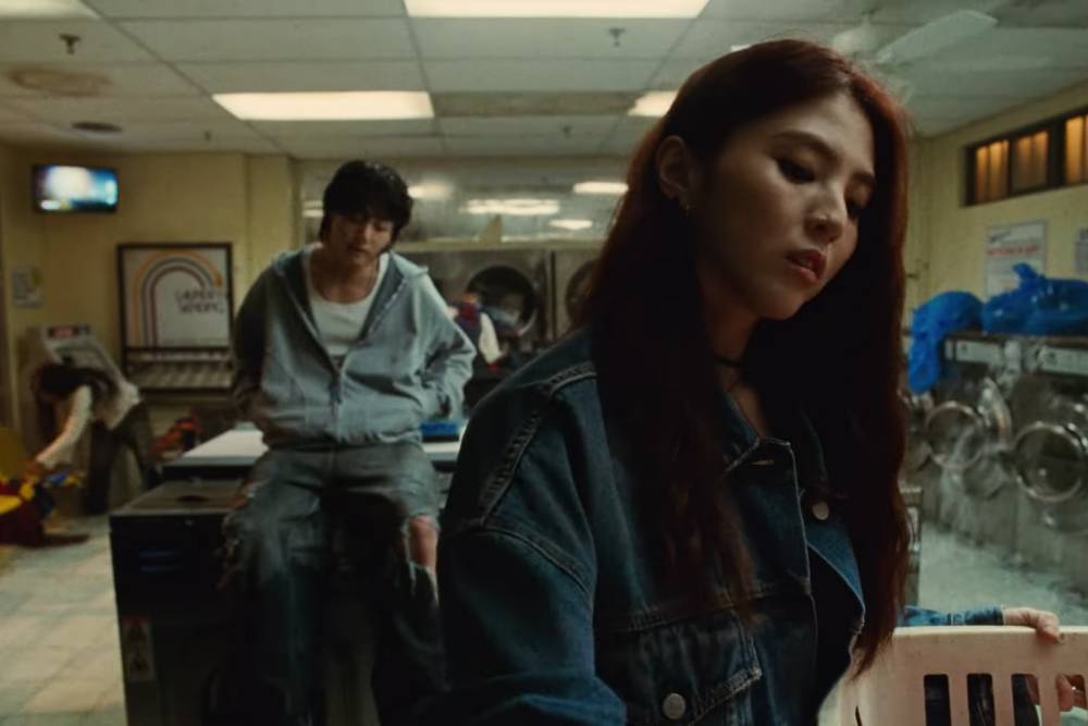 Jungkook dan Han So Hee di MV Seven (youtube.com/HYBE Labels)