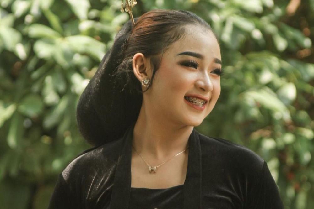 Profil dan Biodata Niken Salindry, Sinden Cilik Asal Kediri