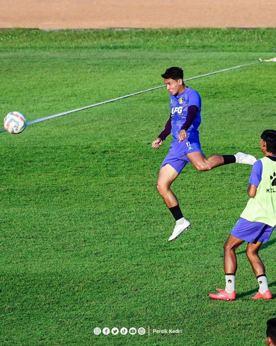 Pemain Persik Kediri saat berlatih. Instagram.com/ persikfcofficial