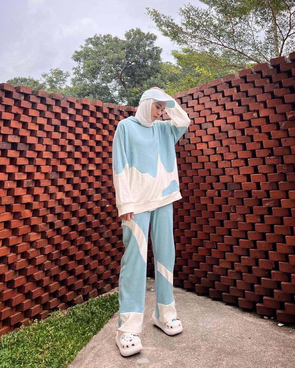 One set ala Zaskia Mecca (instagram.com/zaskiadyamecca)