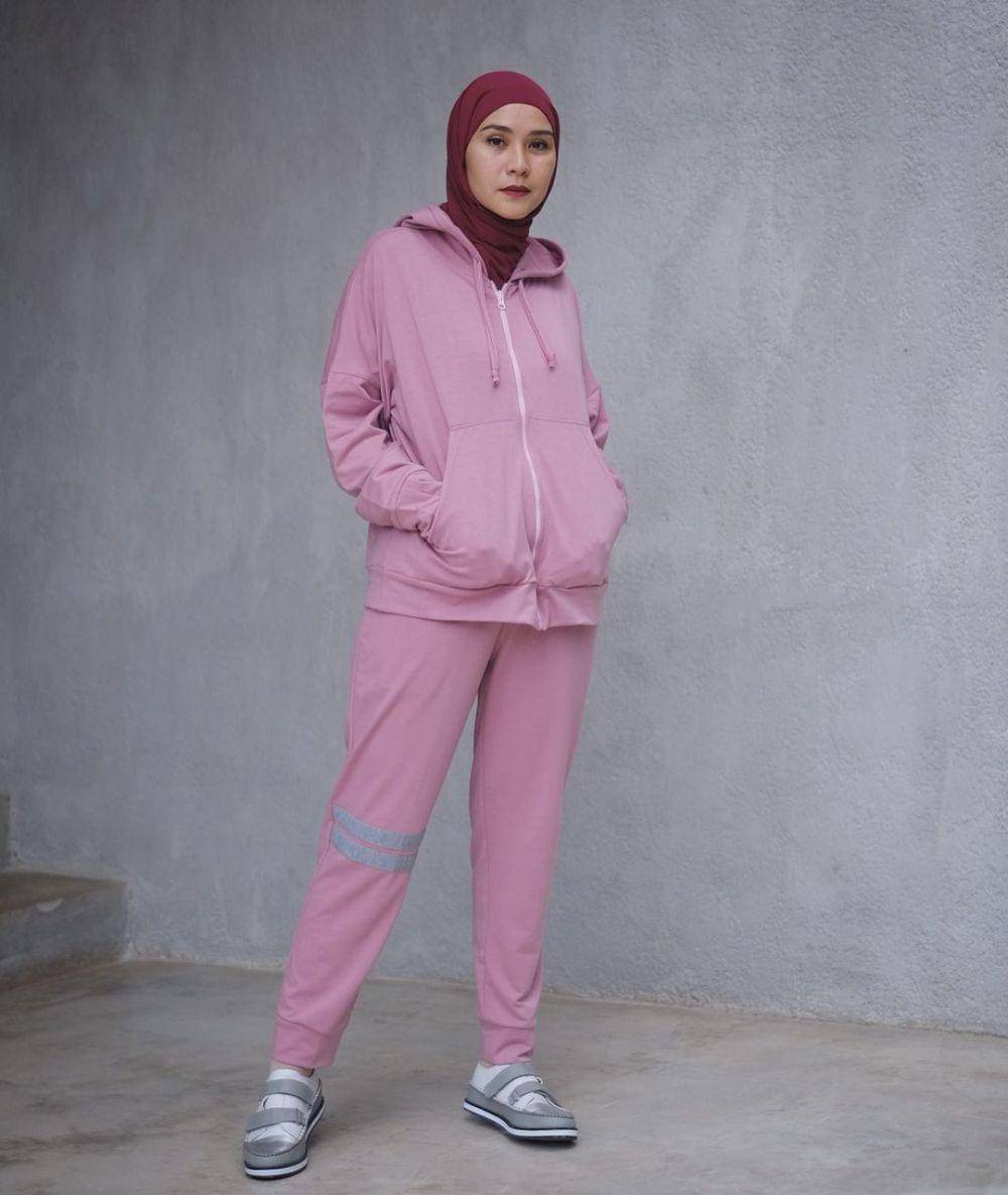 One set ala Zaskia Mecca (instagram.com/zaskiadyamecca)
