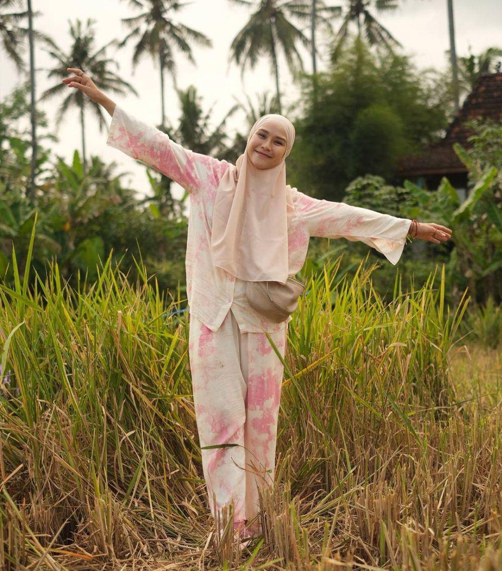 One set ala Zaskia Mecca (instagram.com/zaskiadyamecca)
