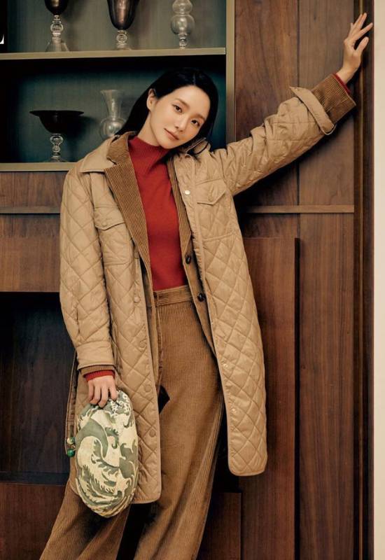 Park Gyu Young (instagram.com/lavieenbluu)