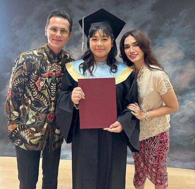 potret Andhika dan Ussy bersama anaknya (instagram.com/andhiiikapratama)