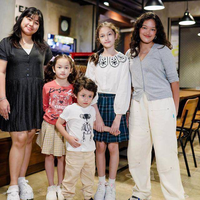 potret Andhika dan Ussy bersama anaknya (instagram.com/ussypratama)