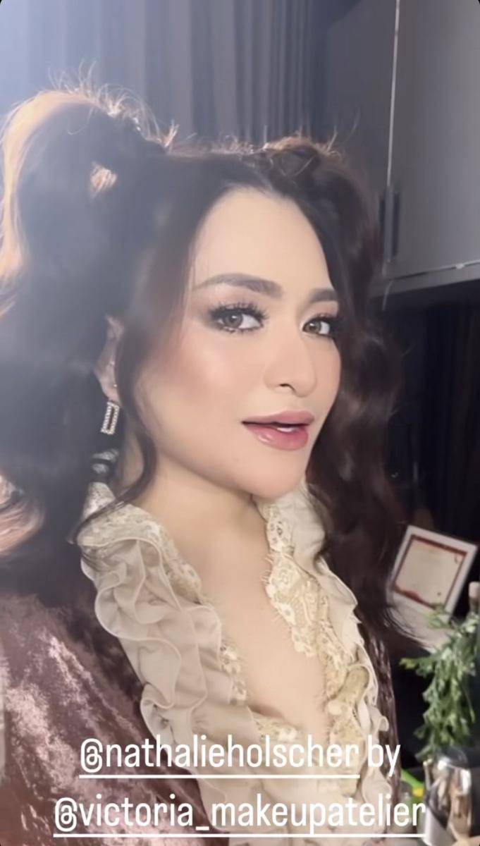 pemotretan terbaru Nathalie Holscher usai lepas hijab (Instagram.com/victoria_makeupatelier)