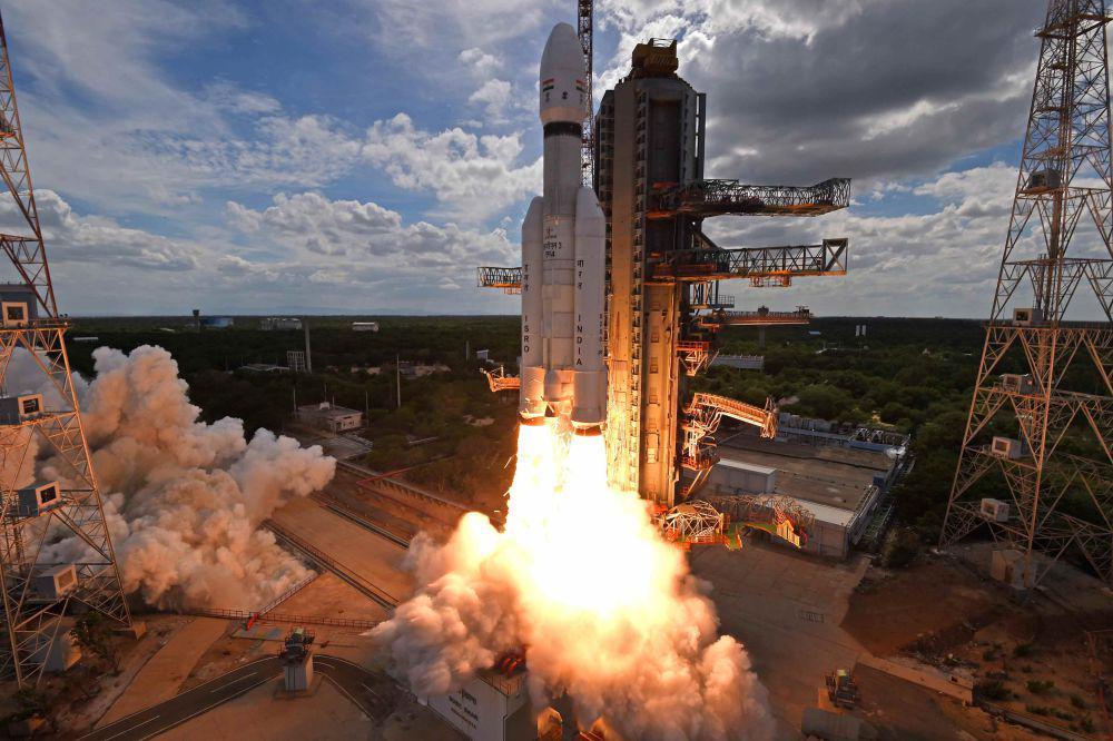 Siap Mendarat di Bulan, India Luncurkan Chandrayaan-3