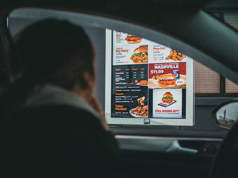 ilustrasi drive-thru (pexels.com/Jonathan Cooper)