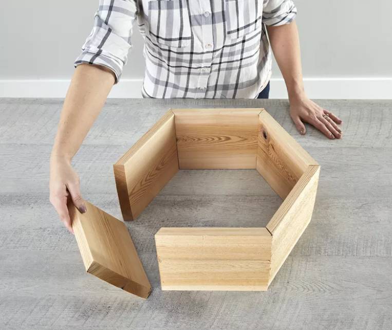 DIY Pot Kayu Hexagonal (bhg.com/Sydney Price)