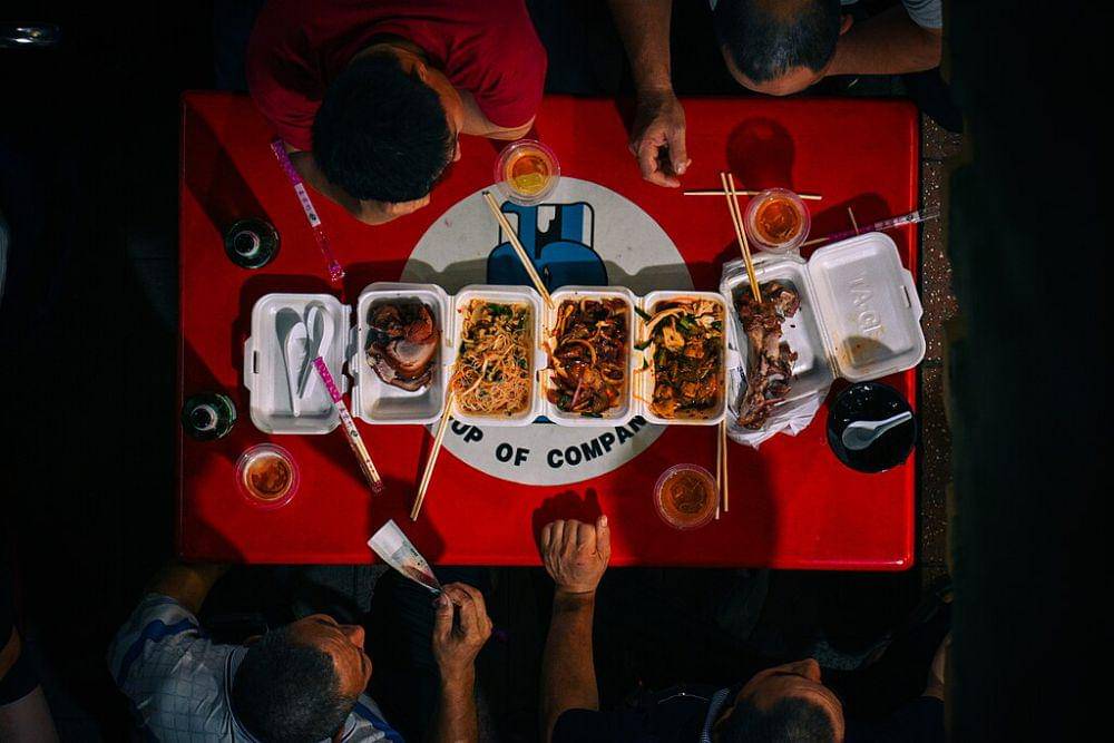 ilustrasi street food di Singapura yang harganya ramah kantong (commons.wikimedia.org/Tony Ng)