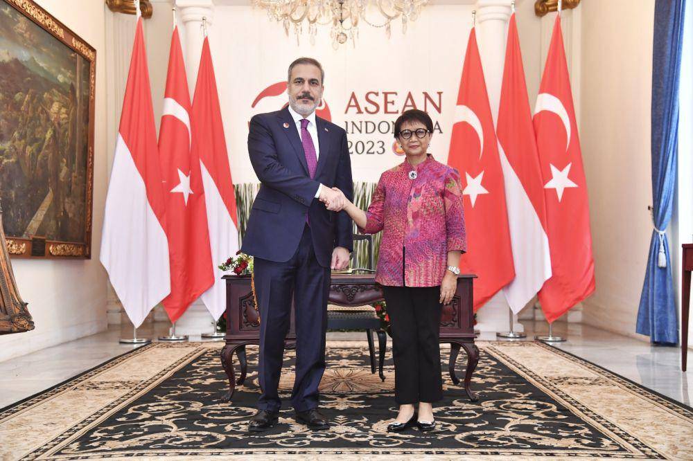 Menteri Luar Negeri RI Retno Marsudi dan Menteri Luar Negeri Turki Hakan Fidan. (dok. Kemlu RI)
