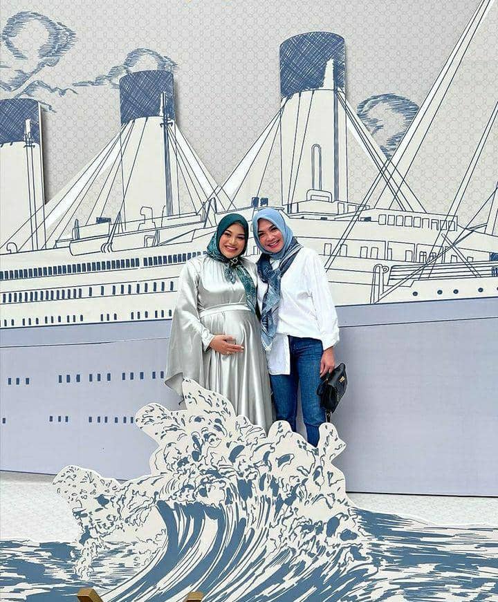 artis yang menghadiri grand launch produk kolaborasi Aurel Hermansyah dan Klamby (instagram.com/rieta_amilia)