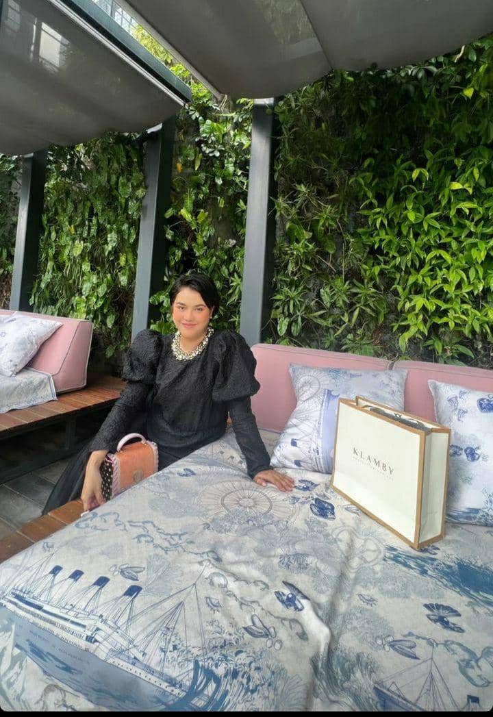 artis yang menghadiri grand launch produk kolaborasi Aurel Hermansyah dan Klamby (instagram.com/mytha_lestari)