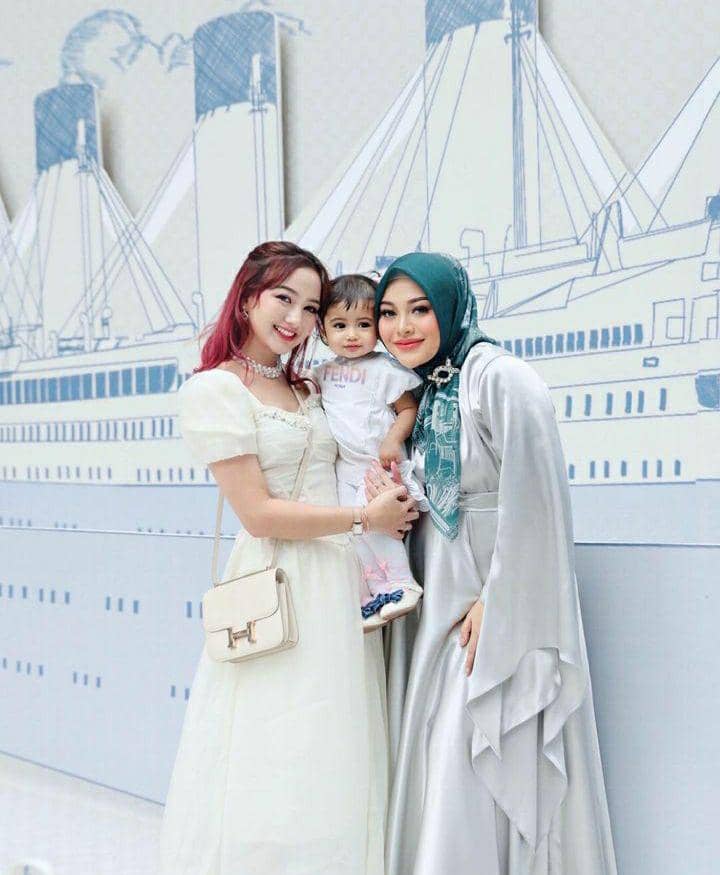 artis yang menghadiri grand launch produk kolaborasi Aurel Hermansyah dan Klamby (instagram.com/nandaarsynt)