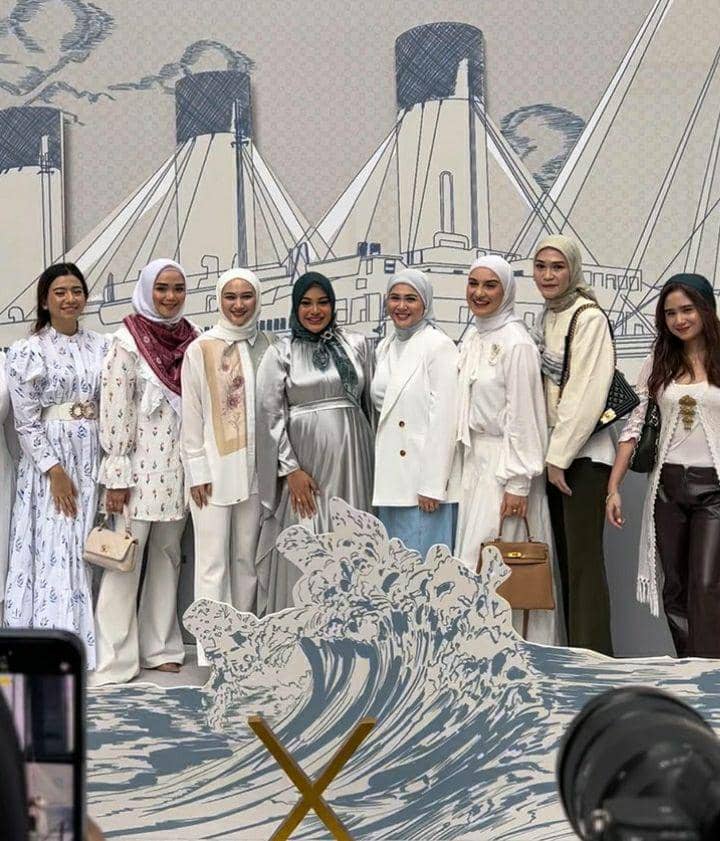 artis yang menghadiri grand launch produk kolaborasi Aurel Hermansyah dan Klamby (instagram.com/_irishbella_)