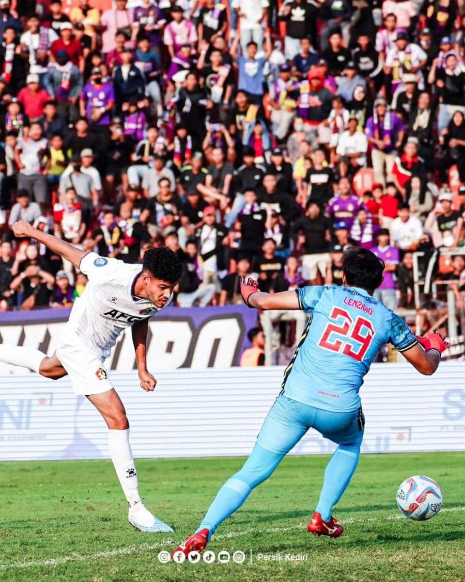 Pemain Persik Kediri saat melawan Arema FC. instagram.com/persikfcofficial