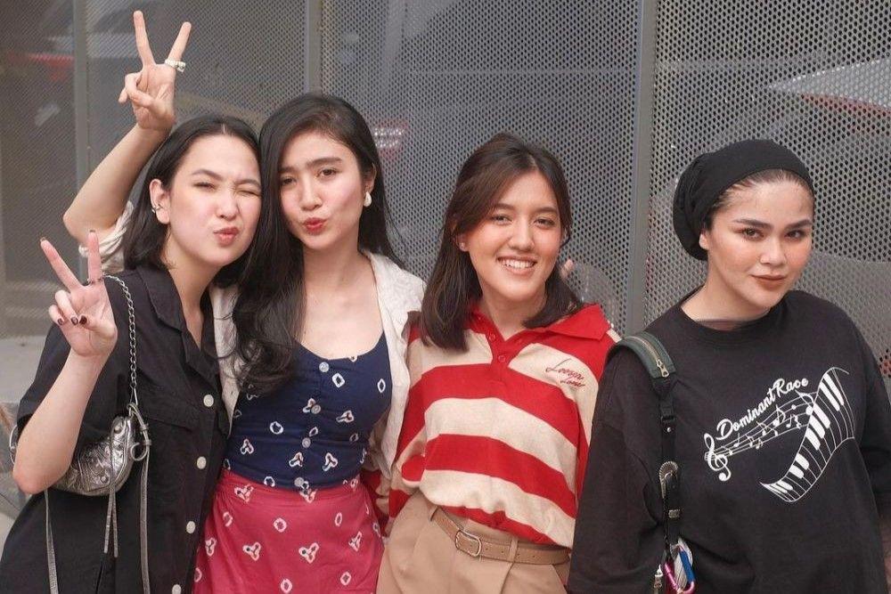 7 Potret Febby, Ify, Agatha, dan Sivia Blink Reunian, Netizen Kangen!