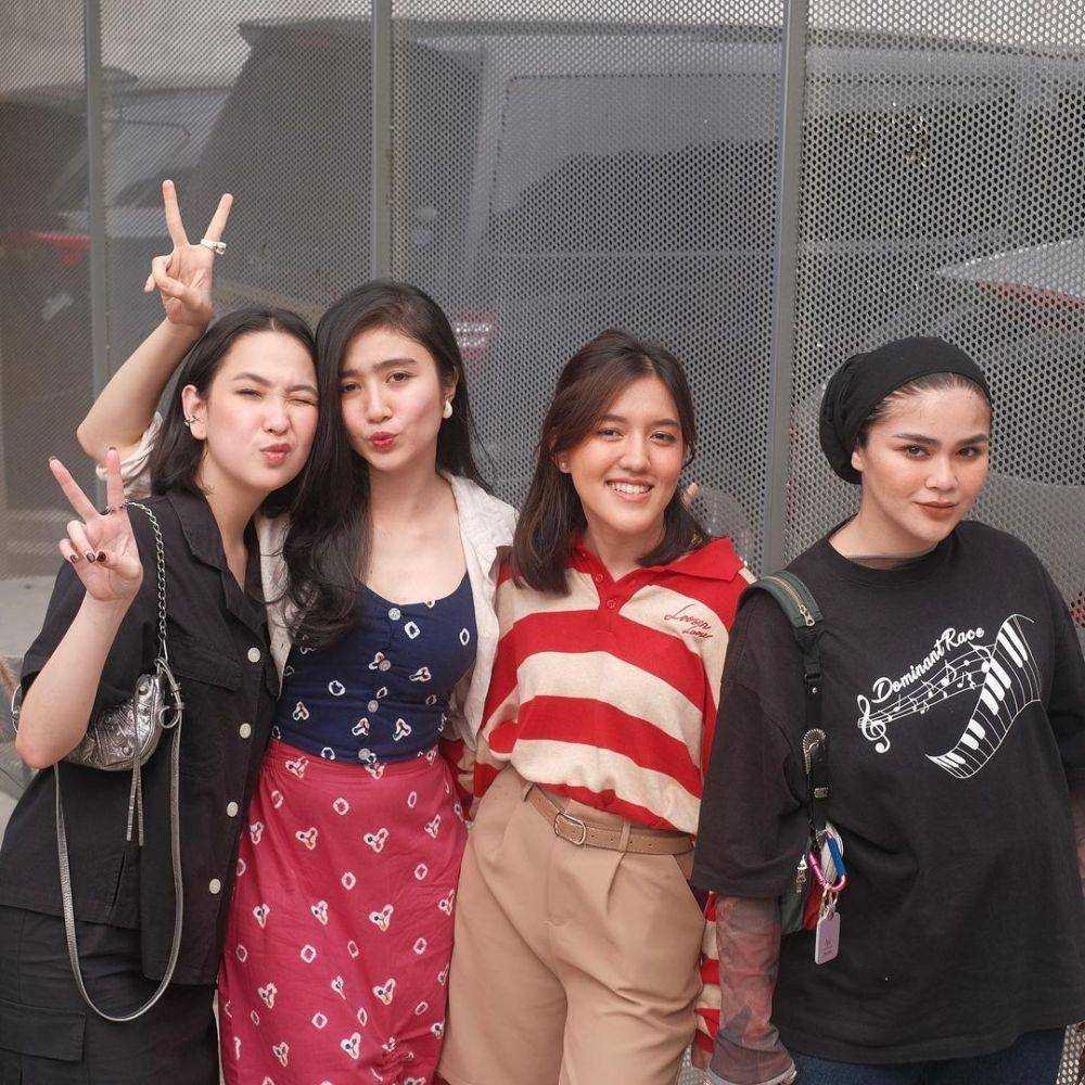 Febby Rastanty, Ify, Sivia, dan Agatha Pricilla (@nizamalija via instagram.com/agthpricilla)
