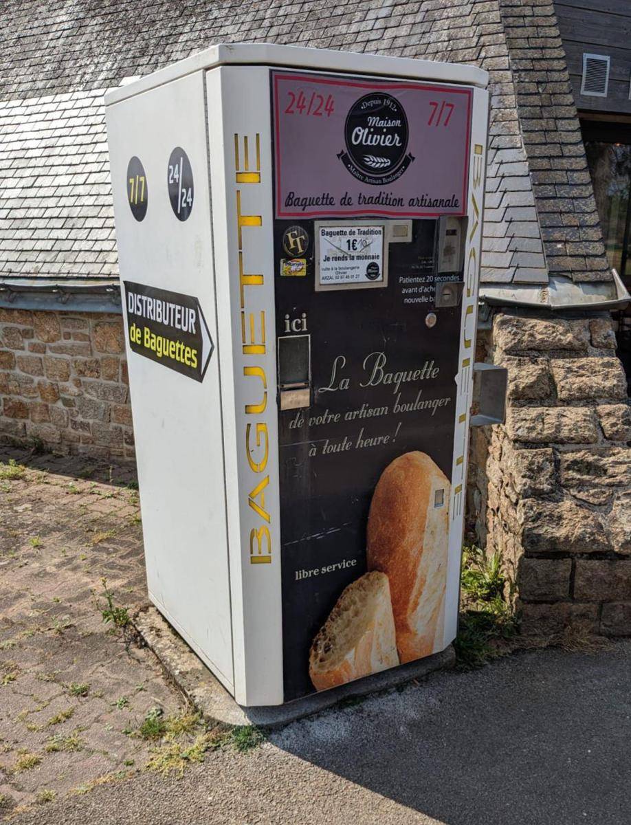 potret hal unik bertema roti baguette (reddit.com/user/DaveW116)
