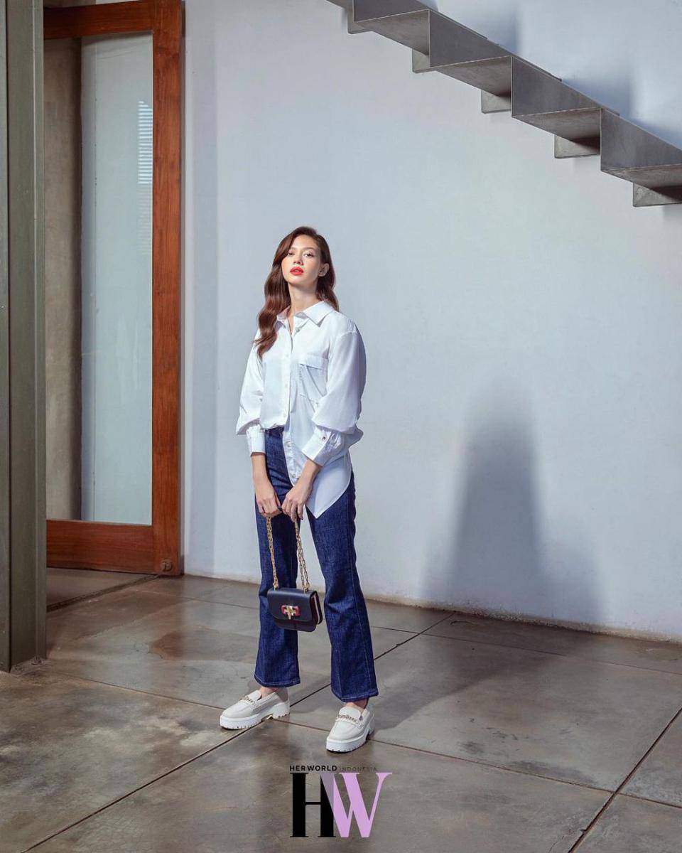 ide mix and match bawahan jeans ala Yuki Kato (instagram.com/yukikt)