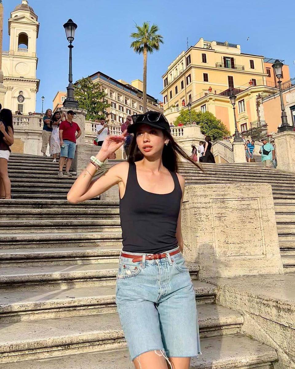 ide mix and match bawahan jeans ala Yuki Kato (instagram.com/yukikt)