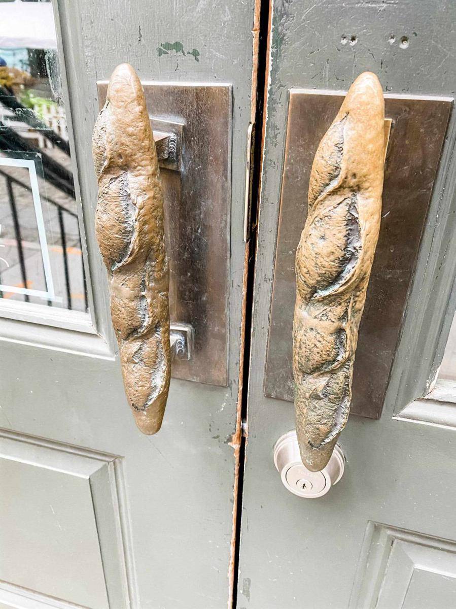 potret hal unik bertema roti baguette (reddit.com/user/stimilon)