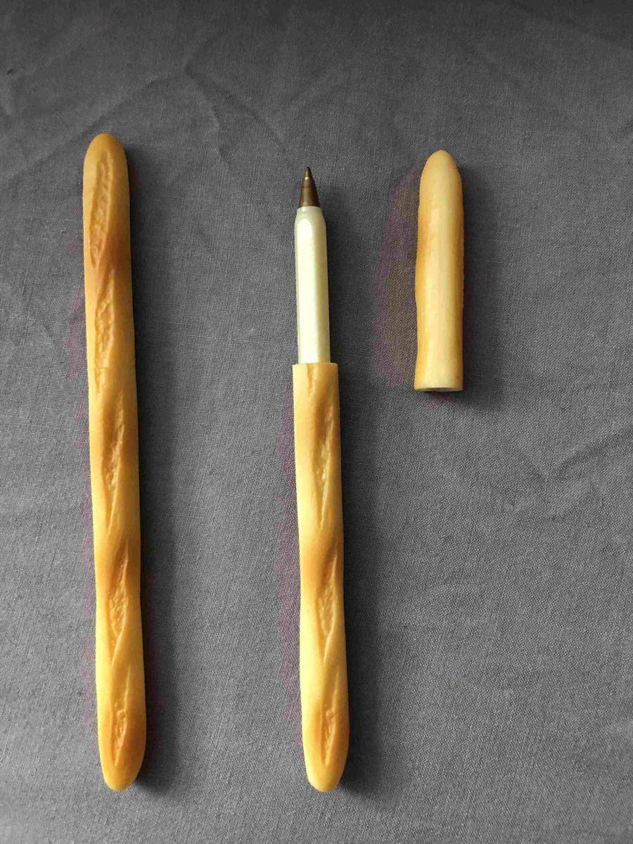 potret hal unik bertema roti baguette (reddit.com/user/IamdefinitelyNOTadog)