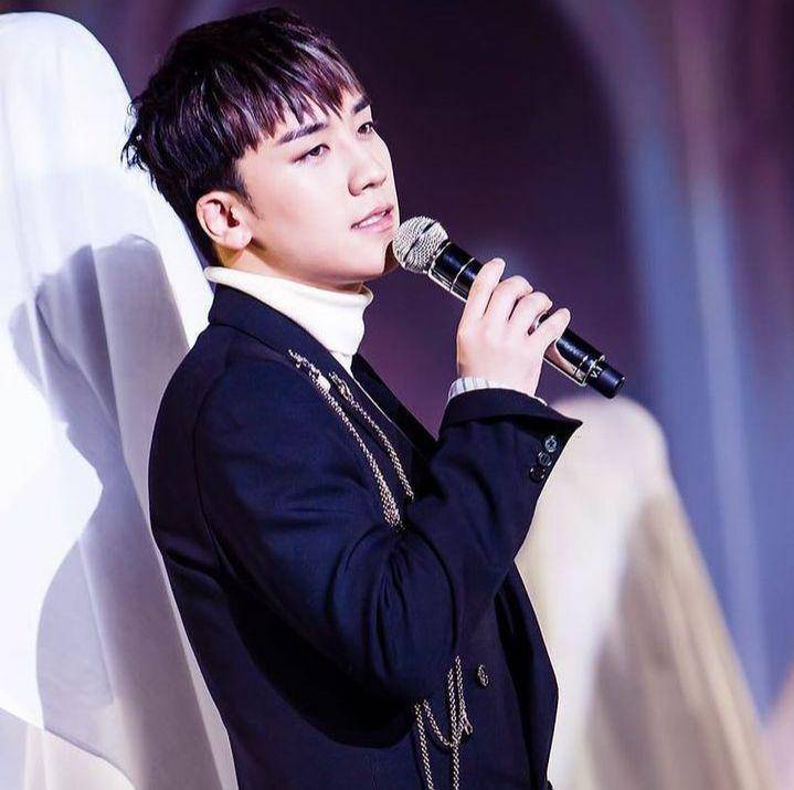 Seungri (instagram.com/bigbang_official)