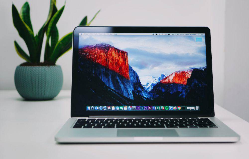 ilustrasi laptop (unsplash.com/James McKinven)