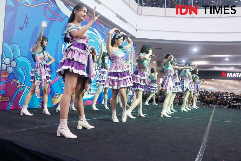 JKT48 Summer Tour di Surabaya (dok. IDN Times/Aulia Supintou)