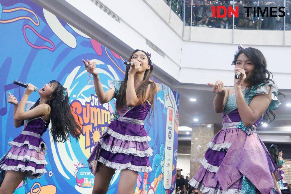 JKT48 Summer Tour di Surabaya (dok. IDN Times/Aulia Supintou)