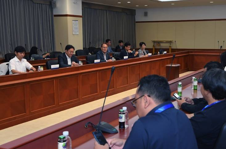Para petinggi Hyundai Motor Group saat menjawab pertanyaan wartawan di Namyang, Korea Selatan (HMG)