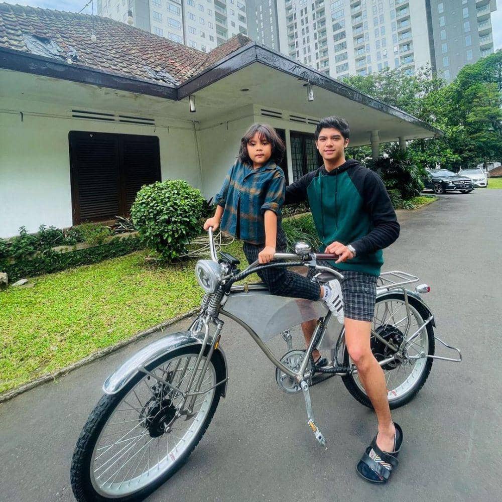 Al Ghazali (instagram.com/alghazali7/)