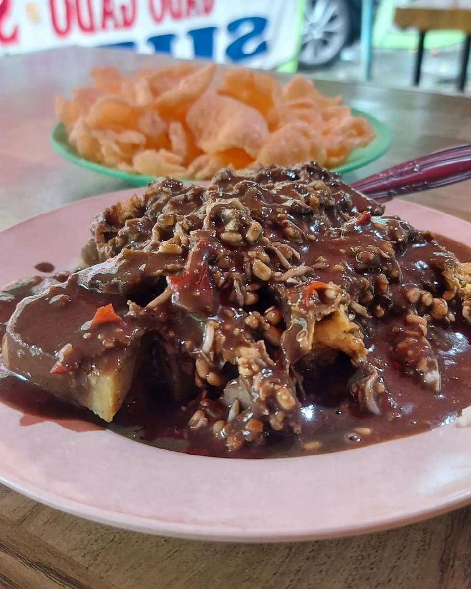 tahu tek di Pak Subari (instagram.com/eatyaw.id)