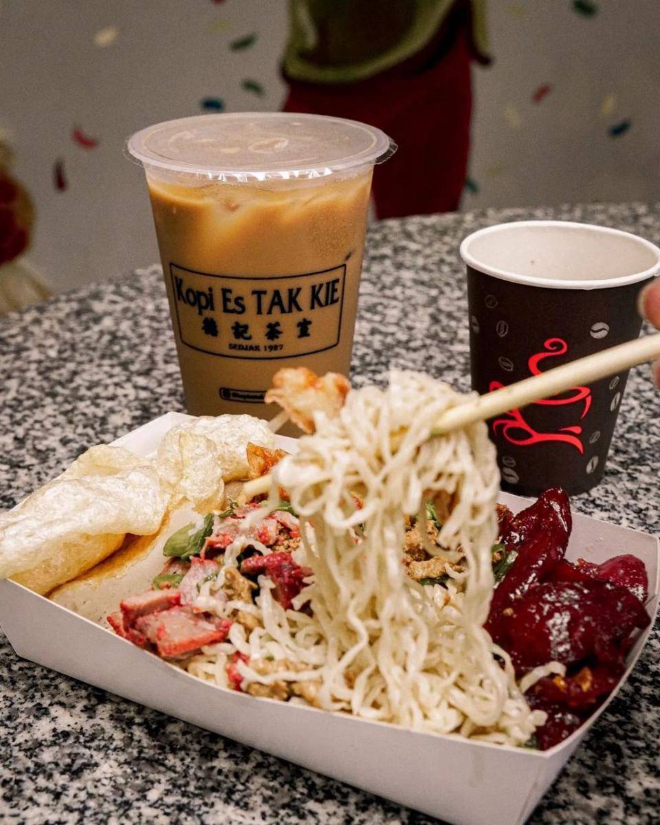 Kopi Es Tak Kie (instagram.com/kopiestakkieglodok)